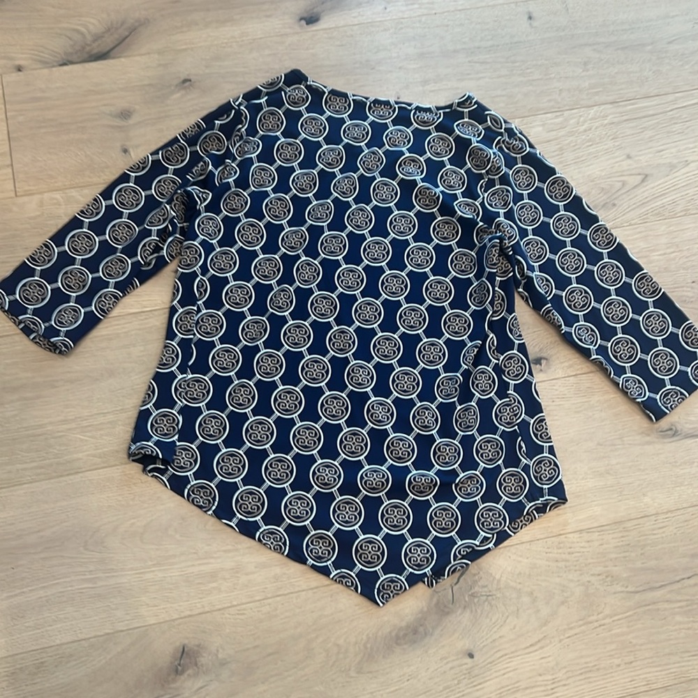 Lulu B Top 3/4 Sleeve Asymmetrical Navy, Tan, And White Top Medium UPF - Picture 4 of 6